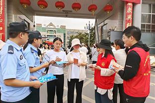 官方：利物浦和19岁左边卫斯坎伦续约，球员已为一线队出场过2次